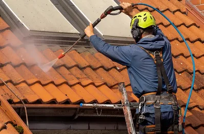Démoussage et hydrofuge de toiture à Besset